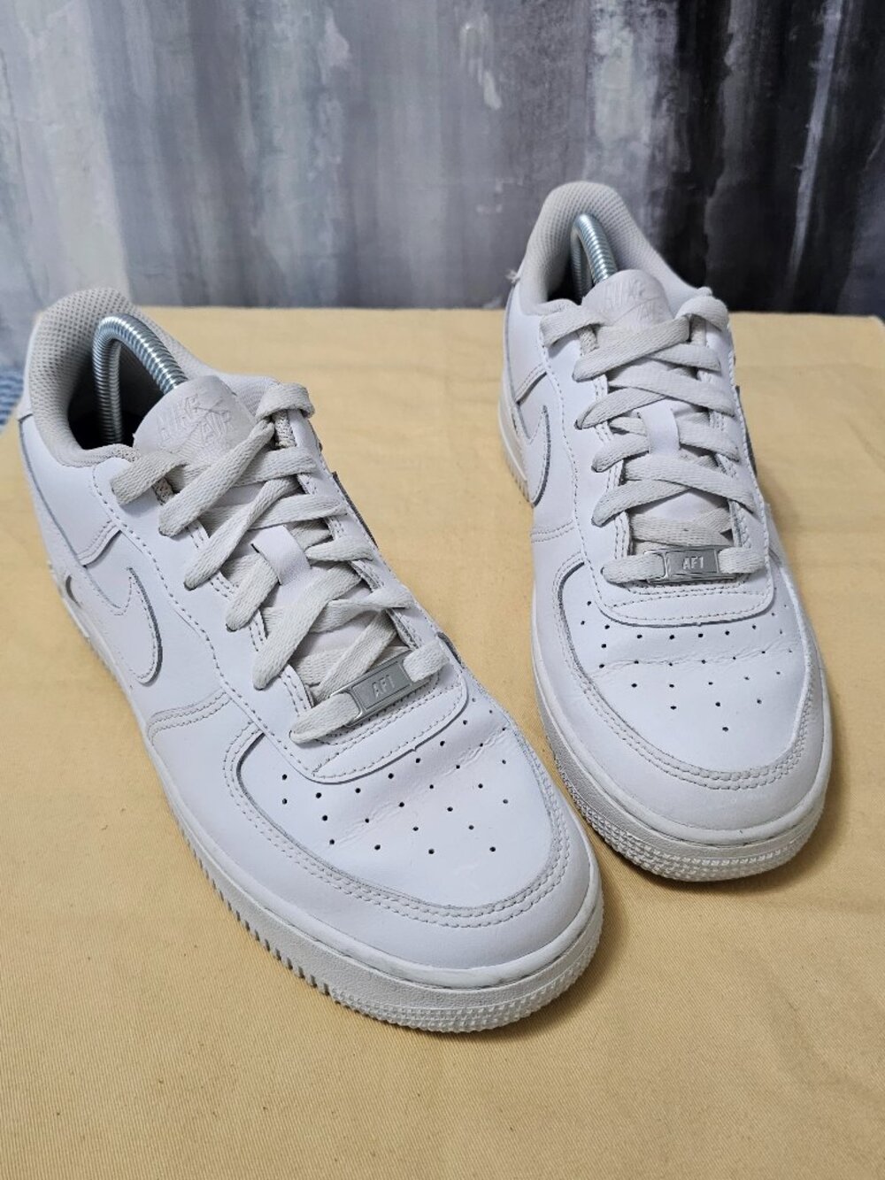 Nike Air Force 1 Low LE Triple White Sneakers - Size 7Y / Women’s Size 8.5 - Picture 2 of 7